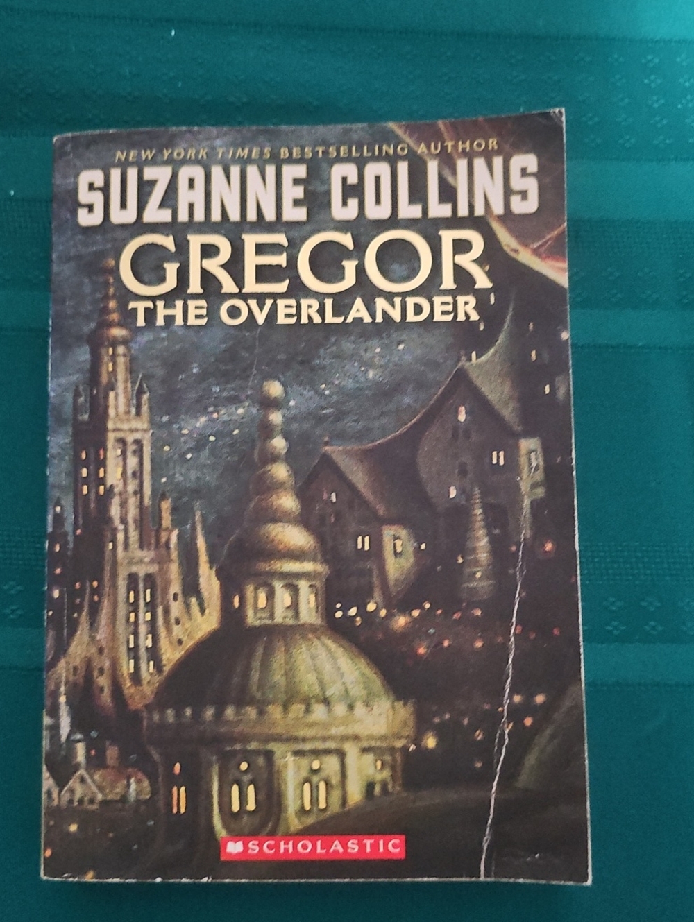 Scholastic Gregor The Overlander By Suzanne Collins